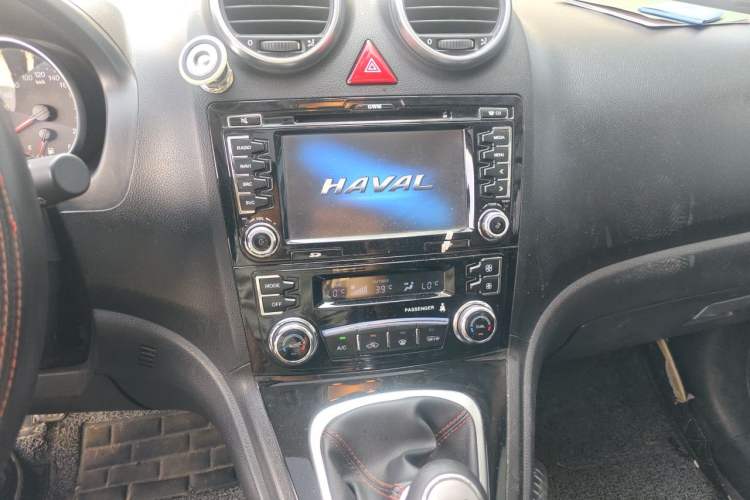 Used Haval H6 2015 Upgraded Model 1.5T Manual Two-Wheel Drive Elite Version Audio And AC Panel