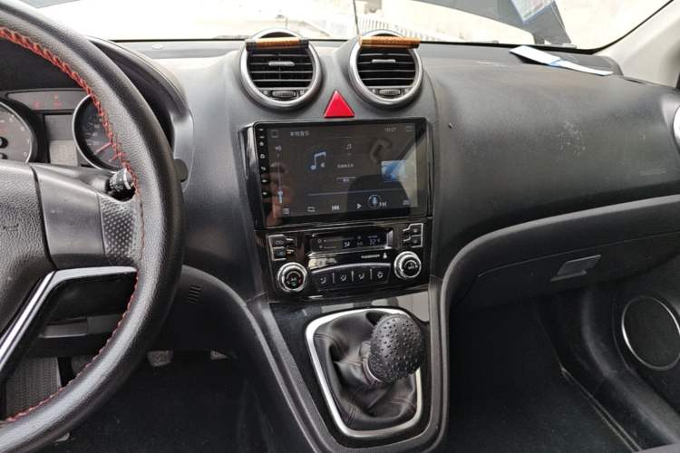 Used Haval H6 2015 Upgraded Model 1.5T Manual Two-Wheel Drive Urban Version Audio And AC Panel