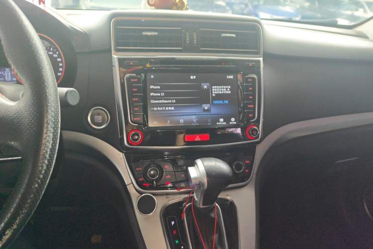 Used Haval H6 2015 Sport Edition 1.5T Automatic Two-Wheel Drive Luxury Model Audio And AC Panel