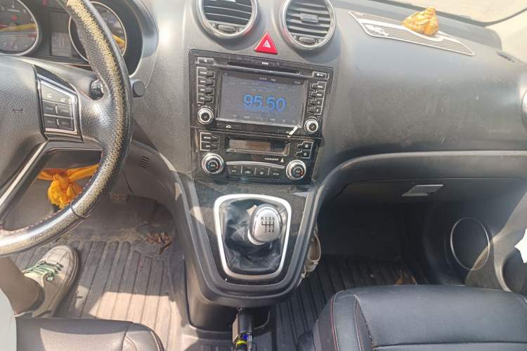 Used Haval H6 2015 Upgraded Model 1.5T Manual 4x4 Elite Version Audio And AC Panel