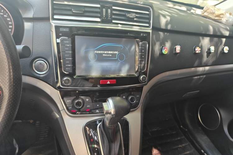 Used Haval H6 2015 Sport Edition 1.5T Automatic Two-Wheel Drive Luxury Model Audio And AC Panel