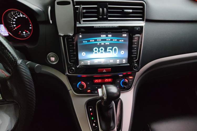 Used Haval H6 2015 Sport Edition 1.5T Automatic Two-Wheel Drive Luxury Model Audio And AC Panel
