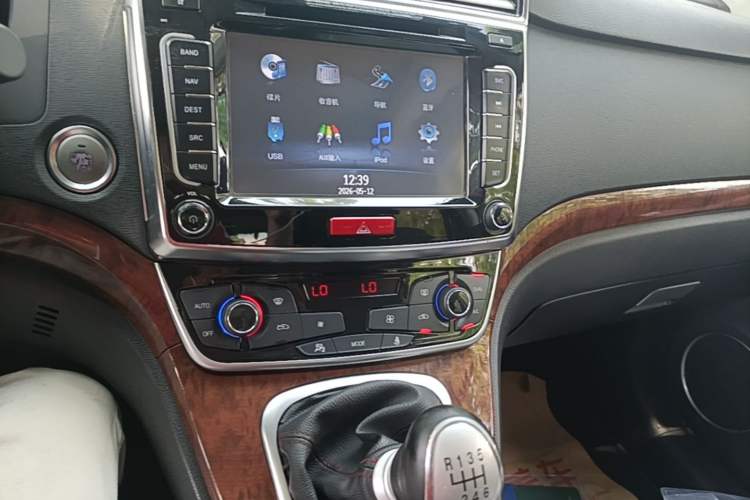 Used Haval H6 2015 Revised Version Sport Edition 1.5T Manual Two-Wheel Drive Premium Trim Audio And AC Panel