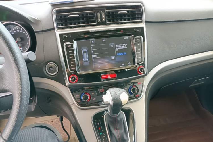 Used Haval H6 2015 Sport Edition 1.5T Automatic Two-Wheel Drive Luxury Model Audio And AC Panel