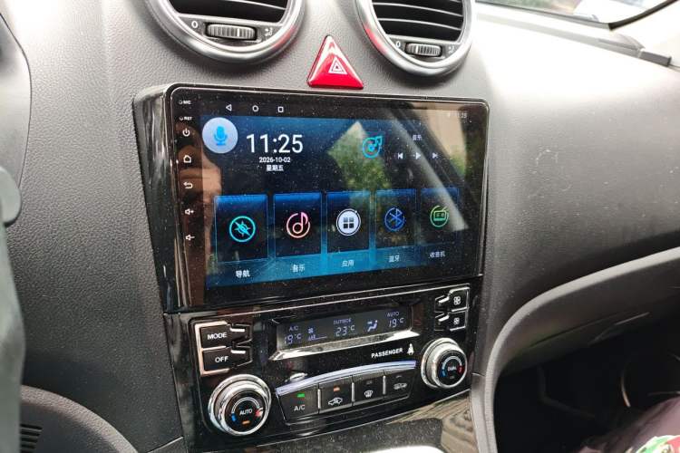 Used Haval H6 2015 Upgraded Model 1.5T Manual Two-Wheel Drive Elite Version Audio And AC Panel