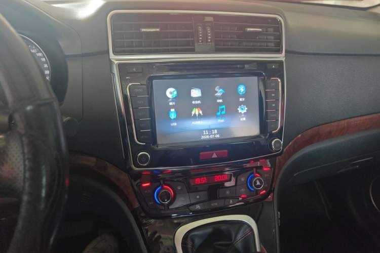 Used Haval H6 2015 Sport Edition 1.5T Manual Two-Wheel Drive Elite Model Audio And AC Panel