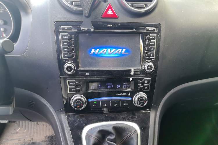 Used Haval H6 2015 Upgraded Model 1.5T Manual Two-Wheel Drive Elite Version Audio And AC Panel