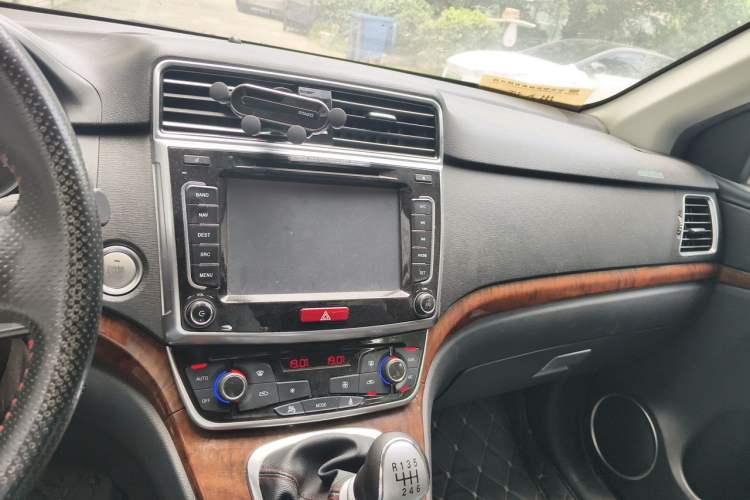 Used Haval H6 2015 Revised Version Sport Edition 1.5T Manual Transmission Two-Wheel Drive Elite Grade Audio And AC Panel