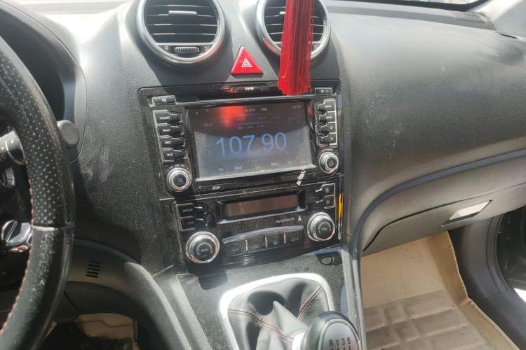 Used Haval H6 2015 Upgraded Model 1.5T Manual Two-Wheel Drive Elite Version Audio And AC Panel
