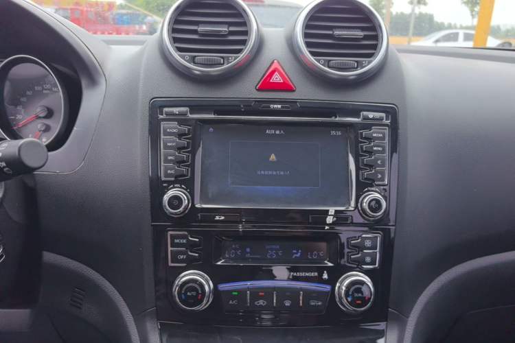 Used Haval H6 2015 Upgraded Model 1.5T Manual Two-Wheel Drive Elite Version Audio And AC Panel