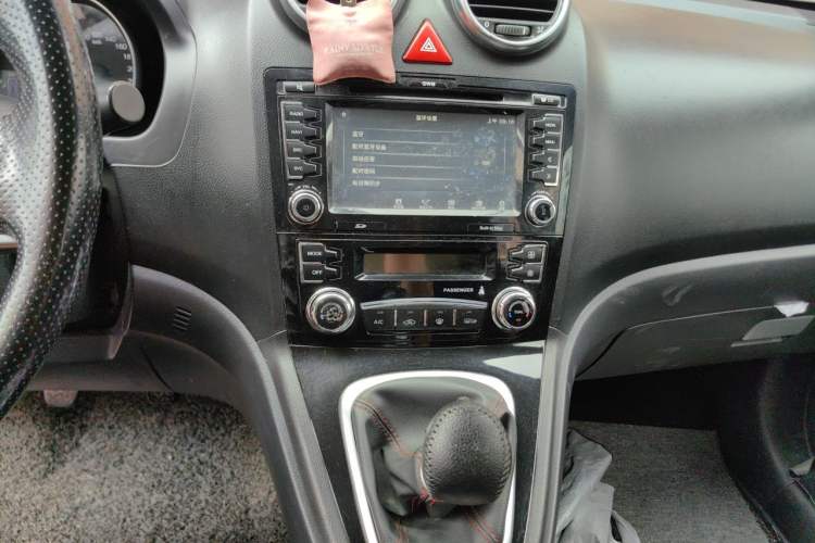 Used Haval H6 2015 Upgraded Model 1.5T Manual Two-Wheel Drive Elite Version Audio And AC Panel
