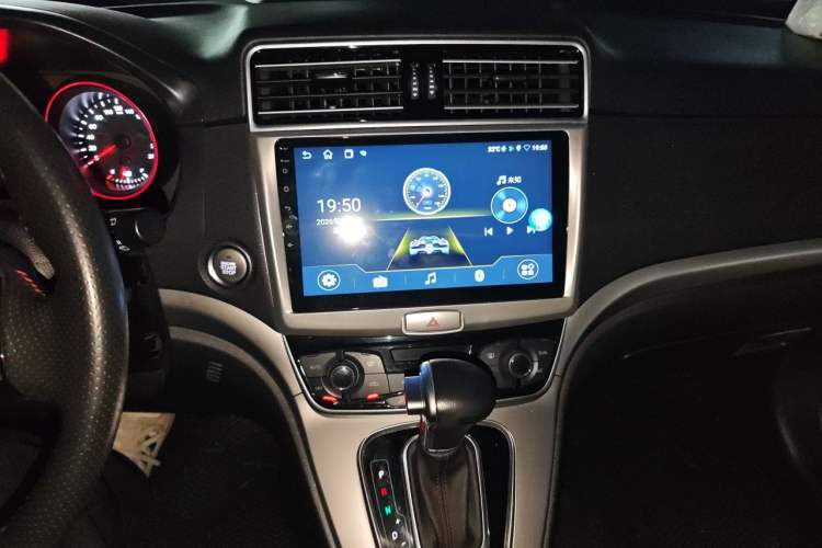 Used Haval H6 2015 Sport Edition 1.5T Automatic Two-Wheel Drive Luxury Model Audio And AC Panel