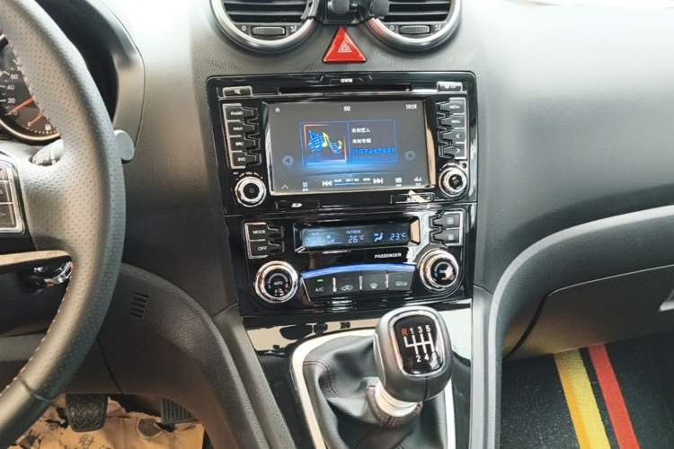 Used Haval H6 2015 Upgraded Model 1.5T Manual Two-Wheel Drive Elite Version Audio And AC Panel