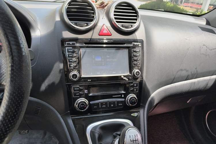 Used Haval H6 2015 Upgraded Model 1.5T Manual Two-Wheel Drive Elite Version Audio And AC Panel