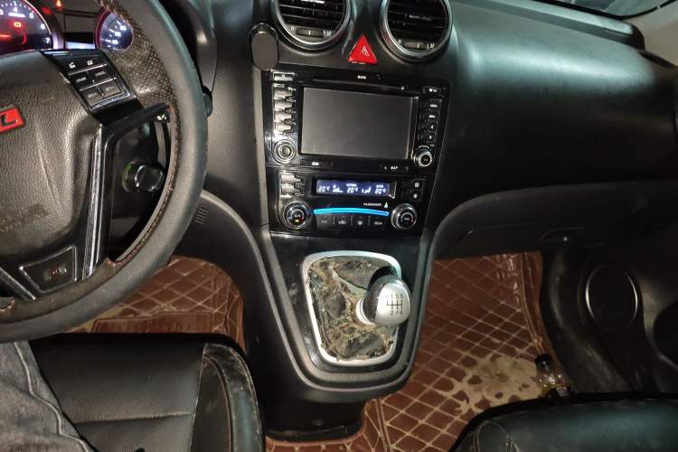 Used Haval H6 2015 Upgraded Model 1.5T Manual Two-Wheel Drive Elite Version Audio And AC Panel