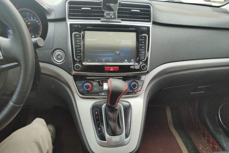 Used Haval H6 2015 Sport Edition 1.5T Automatic Two-Wheel Drive Luxury Model Audio And AC Panel