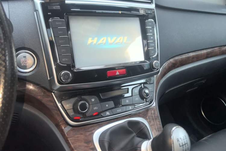 Used Haval H6 2015 Revised Version Sport Edition 1.5T Manual Transmission Two-Wheel Drive Elite Grade Audio And AC Panel