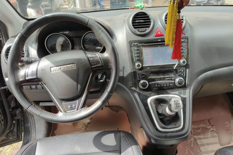 Used Haval H6 2015 Upgraded Model 1.5T Manual Two-Wheel Drive Elite Version Center Console
