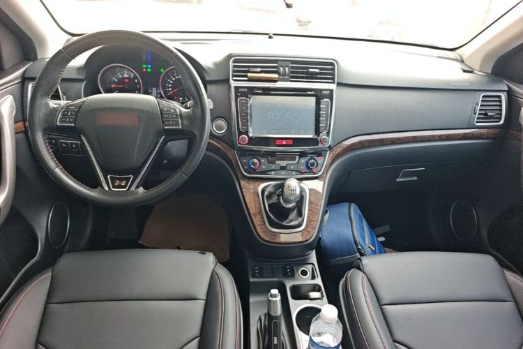 Used Haval H6 2015 Revised Version Sport Edition 1.5T Manual Transmission Two-Wheel Drive Elite Grade Center Console