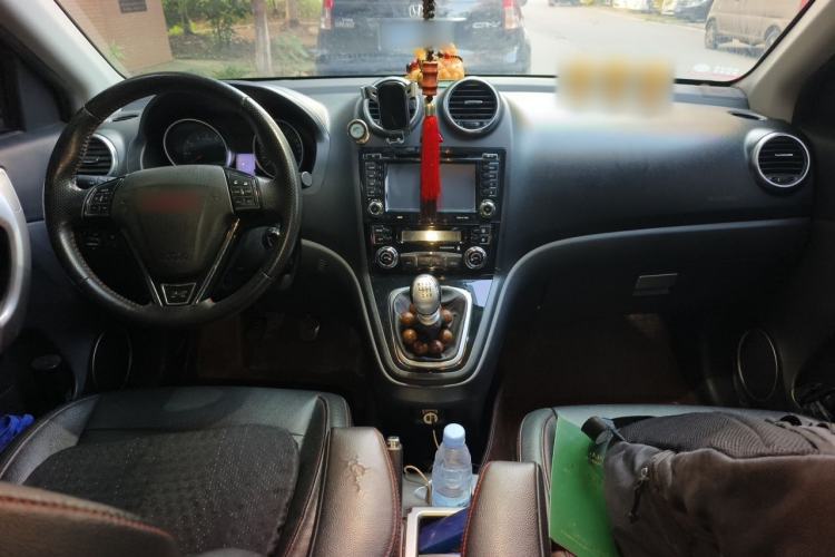 Used Haval H6 2015 Upgraded Model 1.5T Manual Two-Wheel Drive Elite Version Center Console