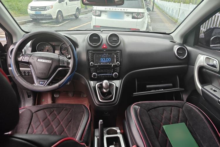 Used Haval H6 2015 Upgraded Model 1.5T Manual Two-Wheel Drive Elite Version Center Console