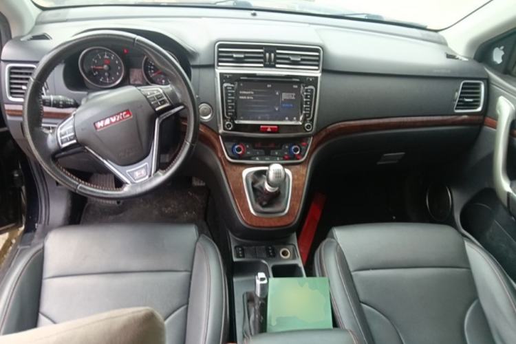 Used Haval H6 2015 Revised Version Sport Edition 1.5T Manual Transmission Two-Wheel Drive Elite Grade Center Console