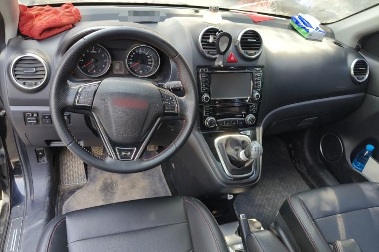 Used Haval H6 2015 Upgraded Model 1.5T Manual Two-Wheel Drive Elite Version Center Console