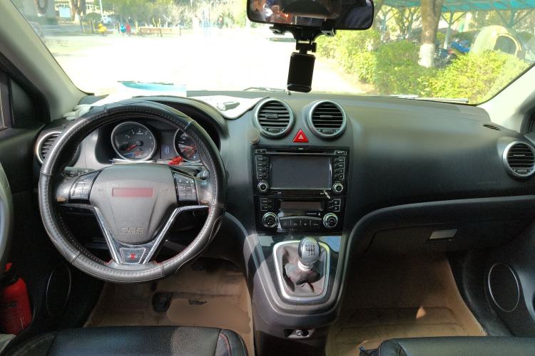 Used Haval H6 2015 Upgraded Model 1.5T Manual Two-Wheel Drive Elite Version Center Console