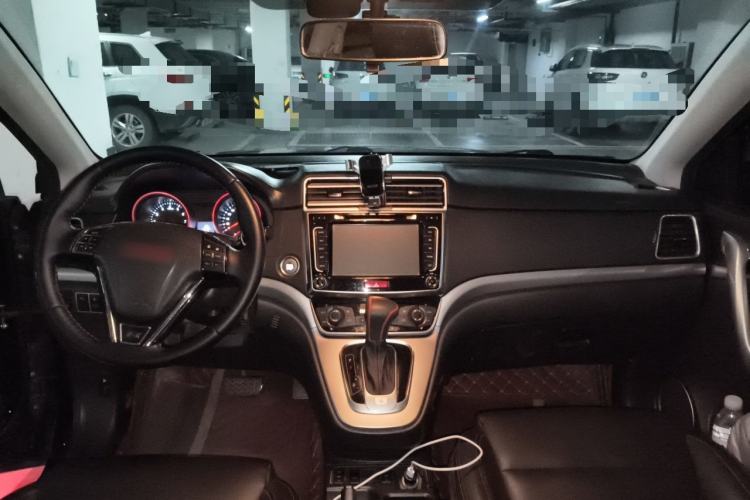 Used Haval H6 2015 Sport Edition 1.5T Automatic Two-Wheel Drive Luxury Model Center Console