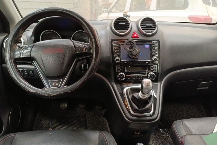 Used Haval H6 2015 Upgraded Model 1.5T Manual Two-Wheel Drive Elite Version Center Console