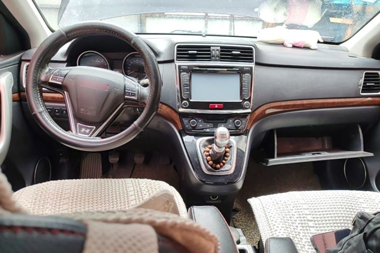 Used Haval H6 2015 Sport Edition 1.5T Manual Two-Wheel Drive Elite Model Center Console