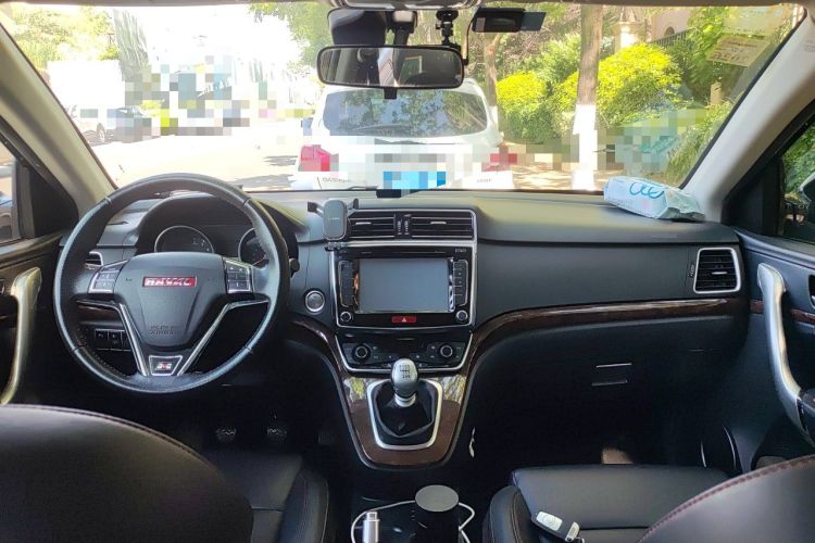 Used Haval H6 2015 Revised Version Sport Edition 1.5T Manual Transmission Two-Wheel Drive Elite Grade Center Console