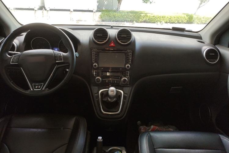Used Haval H6 2015 Upgraded Model 1.5T Manual Two-Wheel Drive Elite Version Center Console