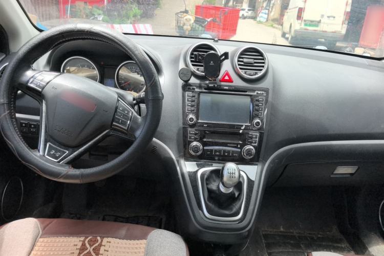 Used Haval H6 2015 Upgraded Model 1.5T Manual Two-Wheel Drive Elite Version Center Console
