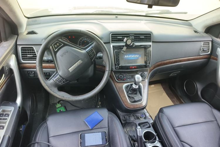 Used Haval H6 2015 Revised Version Sport Edition 1.5T Manual Transmission Two-Wheel Drive Elite Grade Center Console