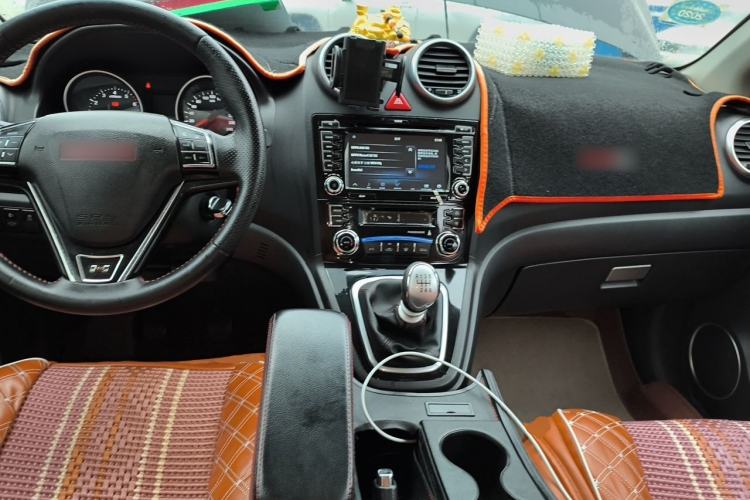 Used Haval H6 2015 Upgraded Model 1.5T Manual Two-Wheel Drive Elite Version Center Console