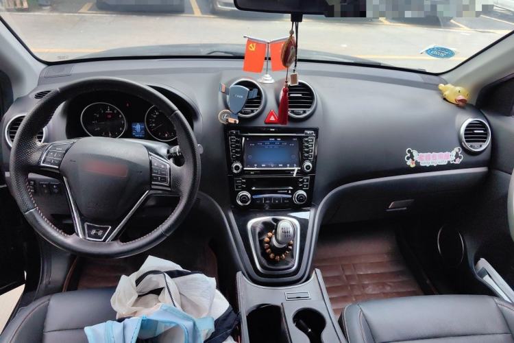 Used Haval H6 2015 Upgraded Model 1.5T Manual Two-Wheel Drive Elite Version Center Console