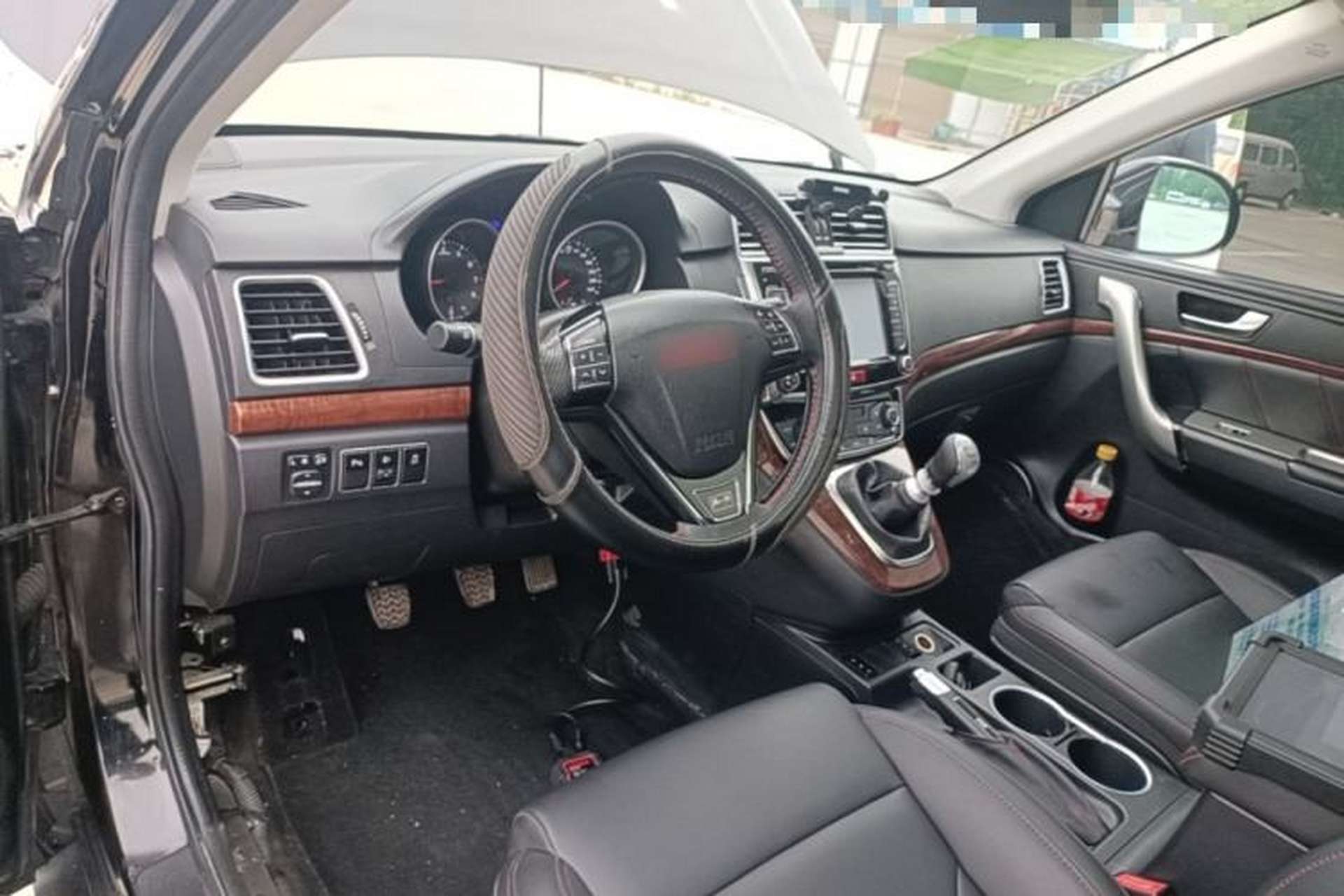 Used Haval H6 2015 Revised Version Sport Edition 1.5T Manual Transmission Two-Wheel Drive Elite Grade Center Console