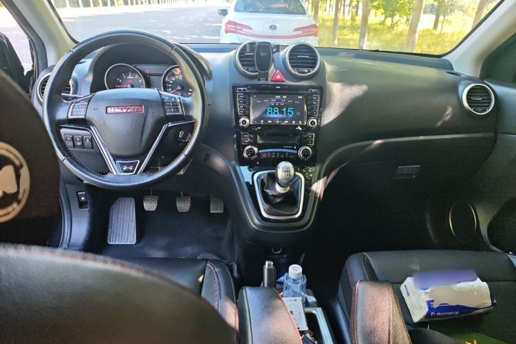 Used Haval H6 2015 Upgraded Model 1.5T Manual Two-Wheel Drive Elite Version Center Console