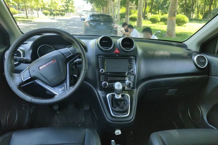 Used Haval H6 2015 Upgraded Model 1.5T Manual Two-Wheel Drive Elite Version Center Console