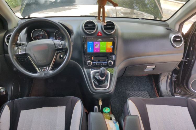 Used Haval H6 2015 Upgraded Model 1.5T Manual Two-Wheel Drive Elite Version Center Console