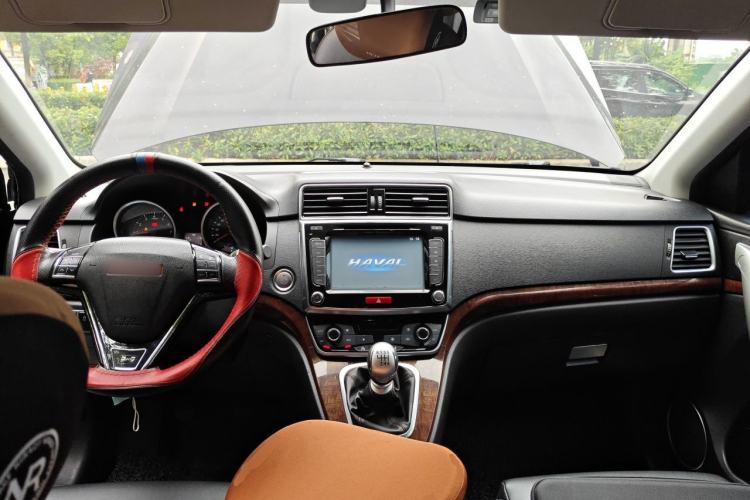 Used Haval H6 2015 Sport Edition 1.5T Manual Two-Wheel Drive Elite Model Center Console