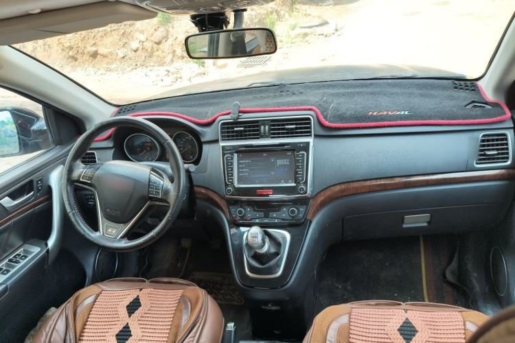 Used Haval H6 2015 Sport Edition 1.5T Manual Two-Wheel Drive Elite Model Center Console