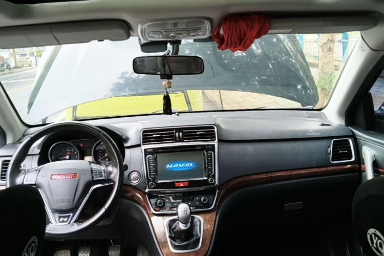 Used Haval H6 2015 Revised Version Sport Edition 1.5T Manual Transmission Two-Wheel Drive Elite Grade Center Console