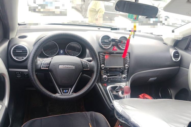Used Haval H6 2015 Upgraded Model 1.5T Manual Two-Wheel Drive Elite Version Center Console