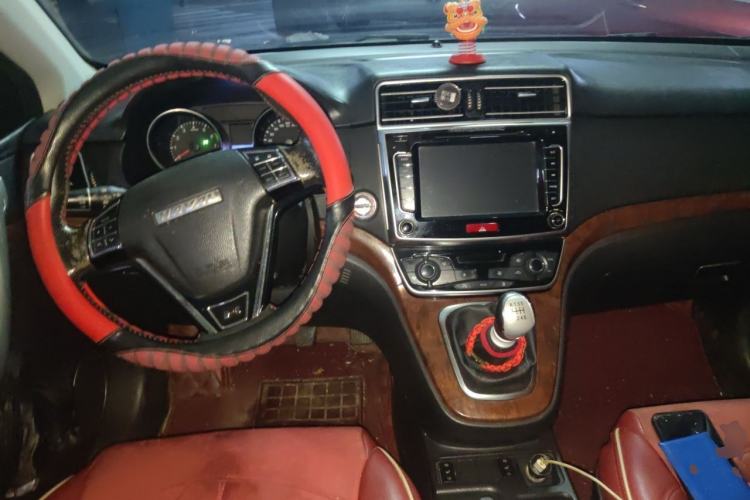 Used Haval H6 2015 Revised Version Sport Edition 1.5T Manual Transmission Two-Wheel Drive Elite Grade Center Console