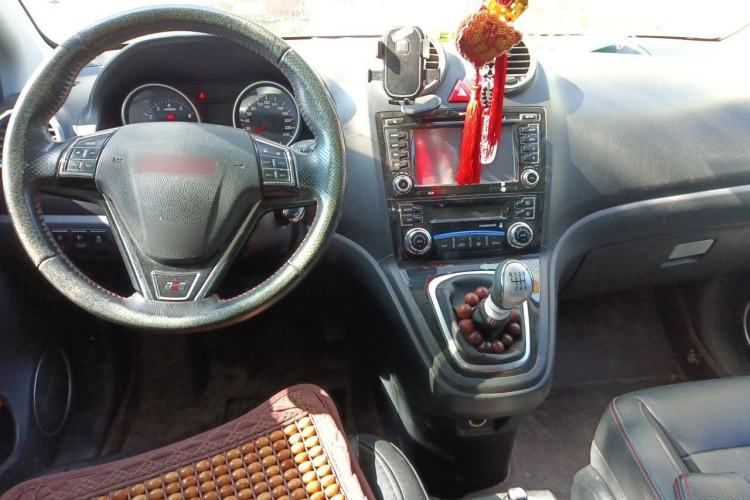 Used Haval H6 2015 Upgraded Model 1.5T Manual Two-Wheel Drive Elite Version Center Console