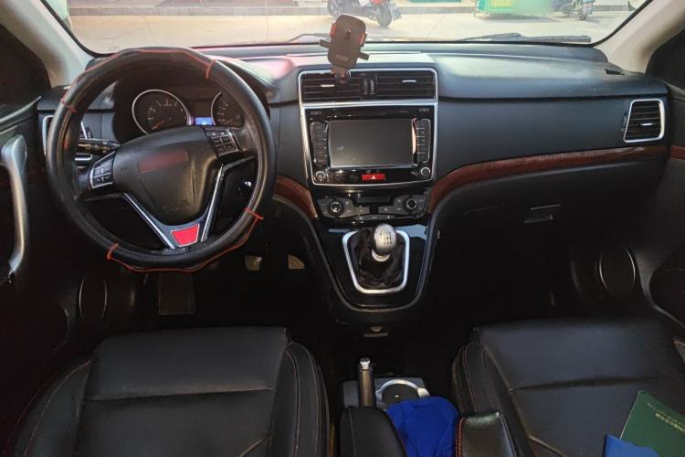 Used Haval H6 2015 Sport Edition 1.5T Manual Two-Wheel Drive Elite Model Center Console