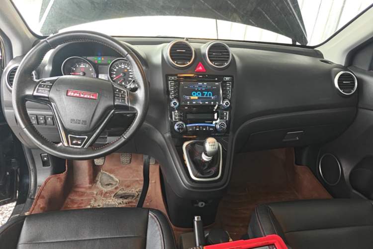 Used Haval H6 2015 Upgraded Model 1.5T Manual Two-Wheel Drive Elite Version Center Console