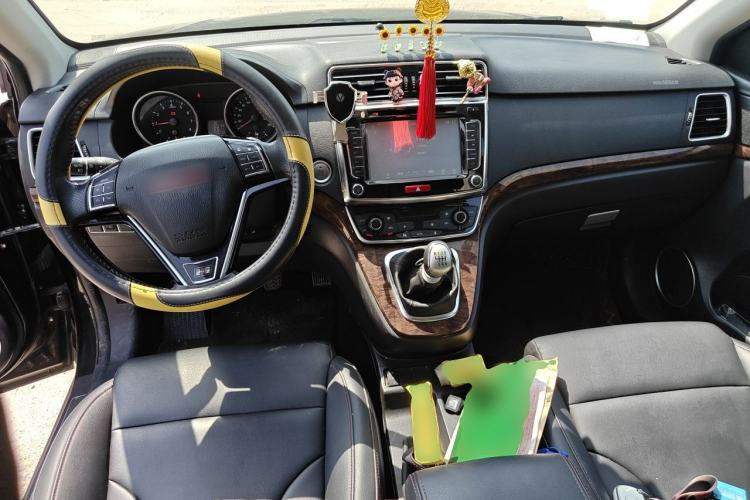 Used Haval H6 2015 Revised Version Sport Edition 1.5T Manual Transmission Two-Wheel Drive Elite Grade Center Console